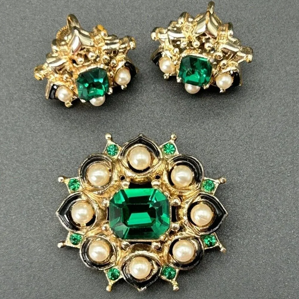 Vintage Coro Brooch & Screw Back Earrings Emerald Color Stone Faux Pearl Cluster